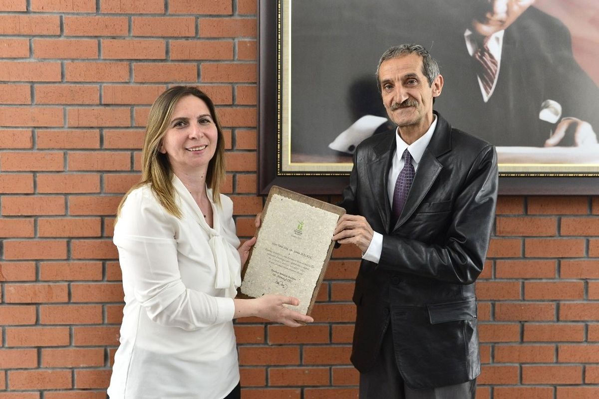 Tepebaşı Belediyesi\'nden "Topluma Hizmet Uygulamaları Dersi" Öğrencilerine Teşekkür Plaketi