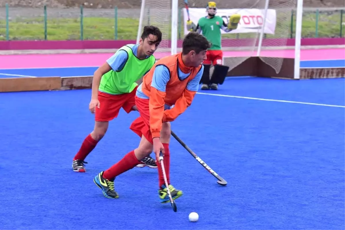 U16 Erkekler Hokey Milli Takım Kampı Osmaniye\'de Başladı