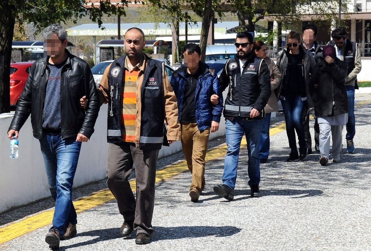 5 Fetö Şüphelisinden 4\'ü Tutuklandı