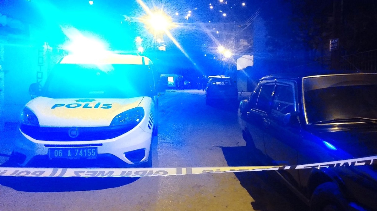Ankara\'da Polise Uzun Namlulu Silahlarla Saldırı
