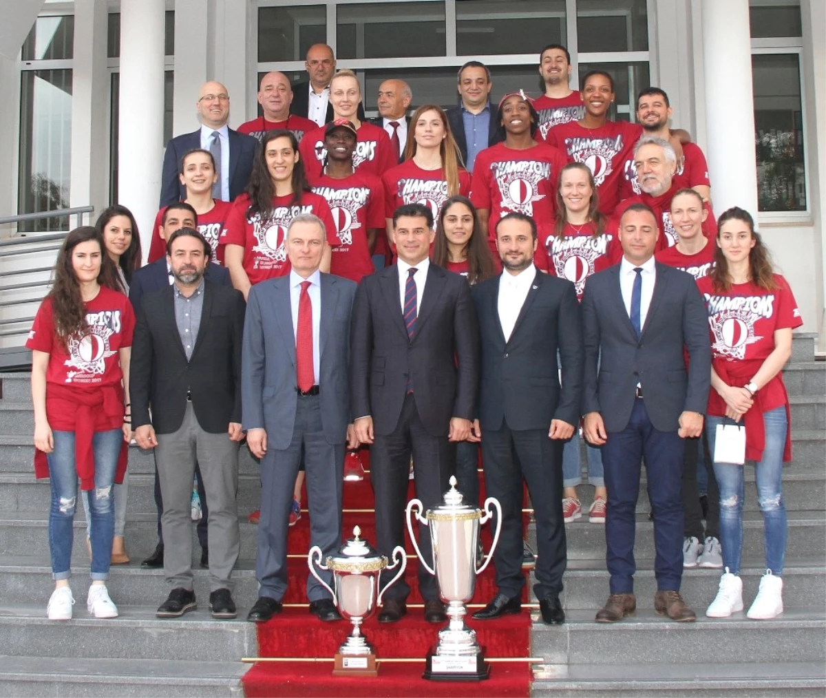 Başbakan Özgürgün, Ydü Kadın Basketbol Takımı\'nı Kabul Etti