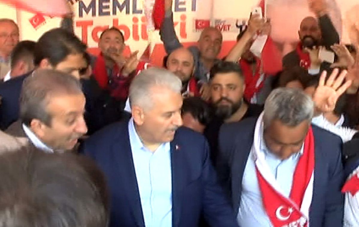 Başbakan Yıldırım \'Evet\' Çadırını Ziyaret Etti