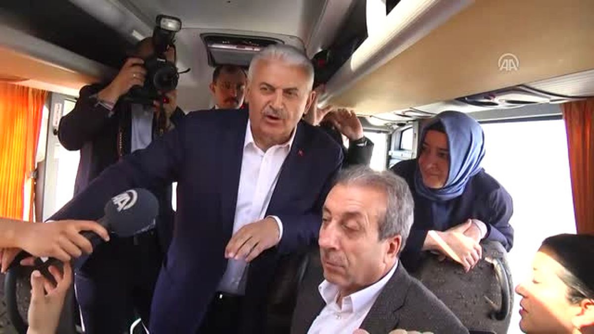 Başbakan Yıldırım, Miting Alanına Basın Otobüsüyle Geldi