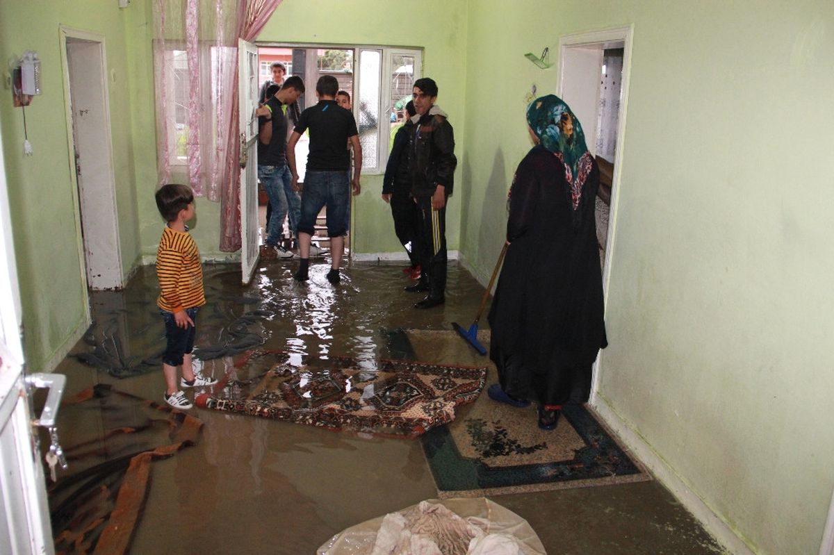 Batman\'da Sağanak Yağış Nedeniyle Birçok Evi Su Bastı