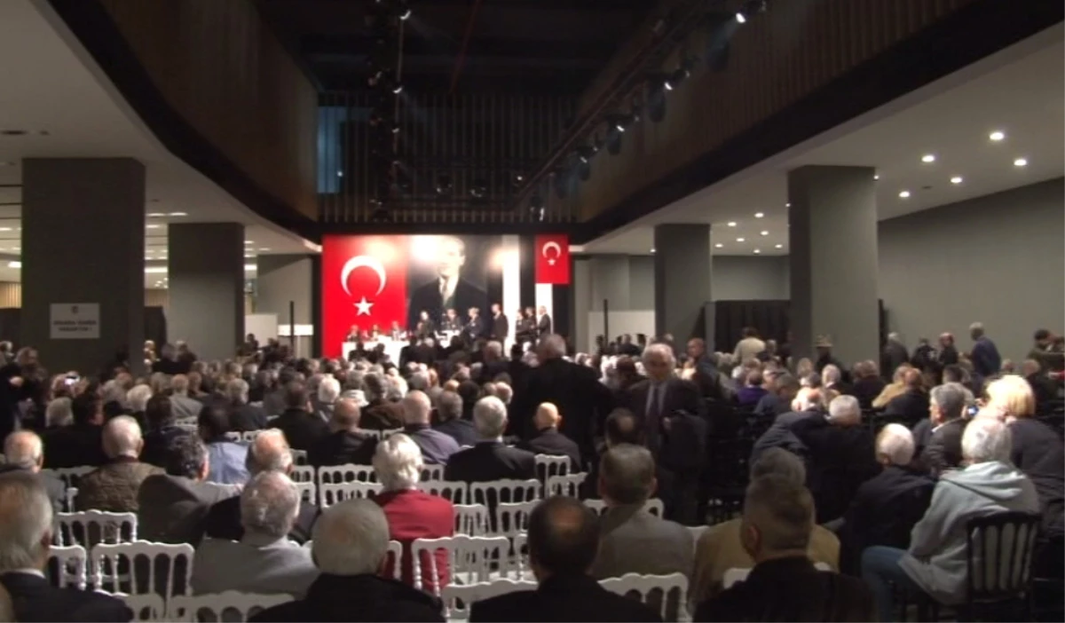 Beşiktaş\'ın Divan Kurulu Başkanlık Seçimi Gergin Başladı