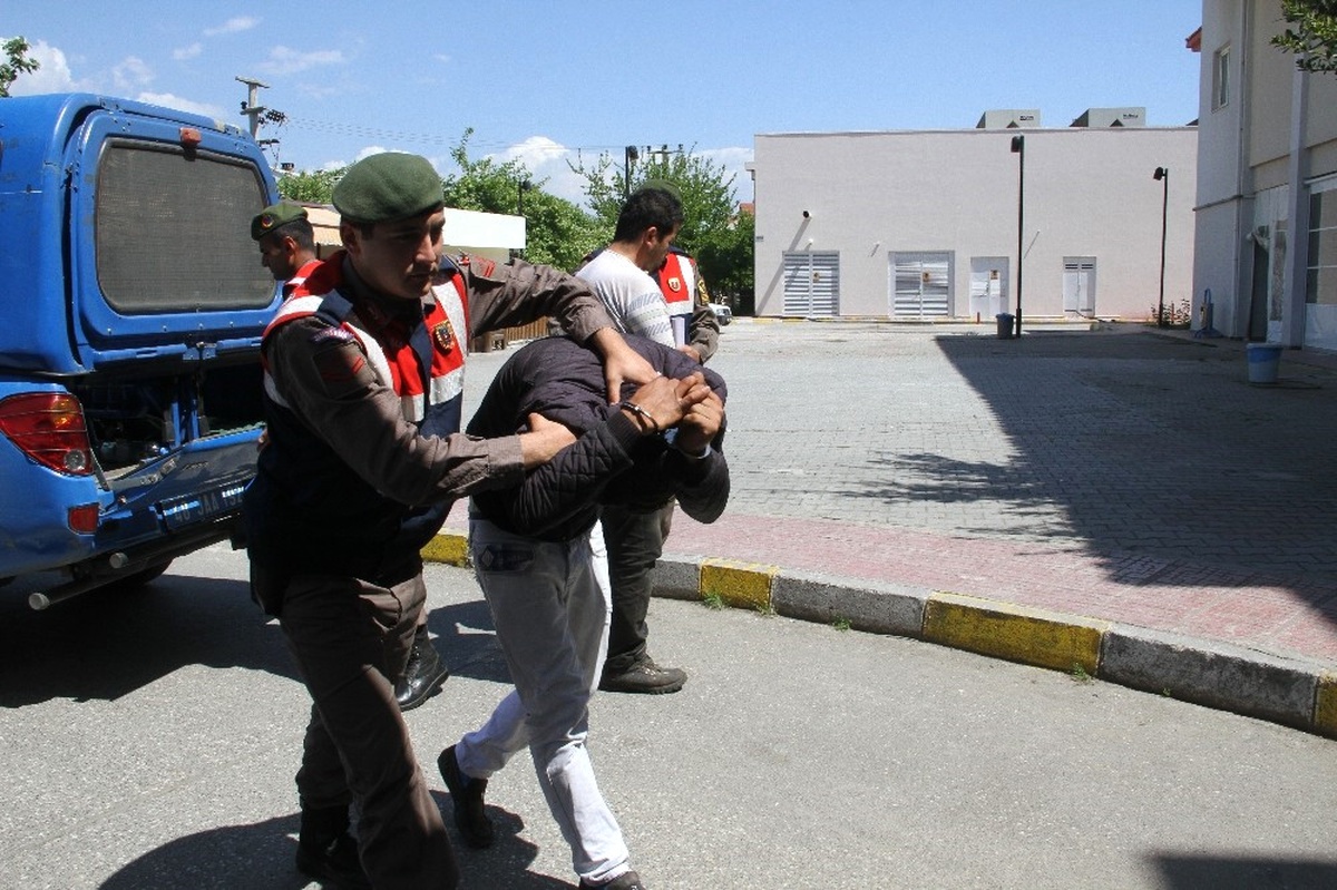 Çalıştıkları İş Yerinden Hırsızlık Yapınca Tutuklandılar