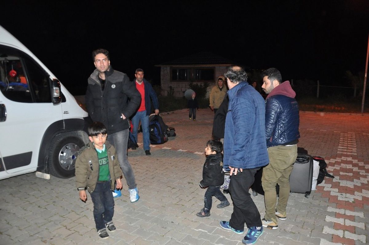 Çanakkale\'de 16 Göçmen Yakalandı