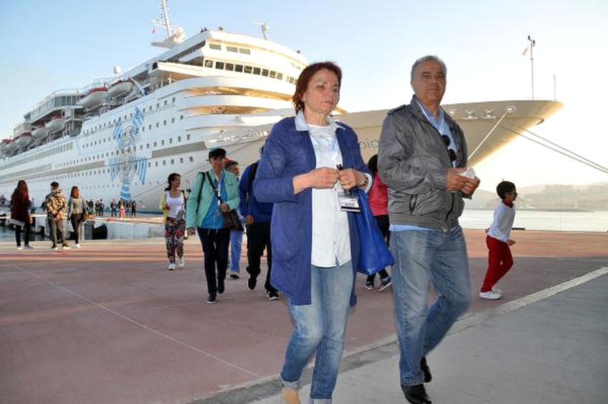 Celestyal Olympia Kuşadası\'na Turist Getirdi