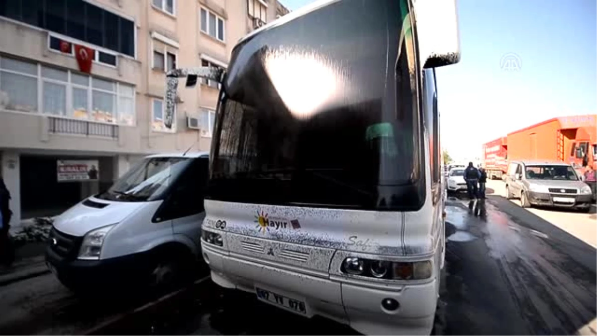 CHP\'nin Bazı Mahalle Temsilcilikleri ve Seçim Otobüsleri Boyandı
