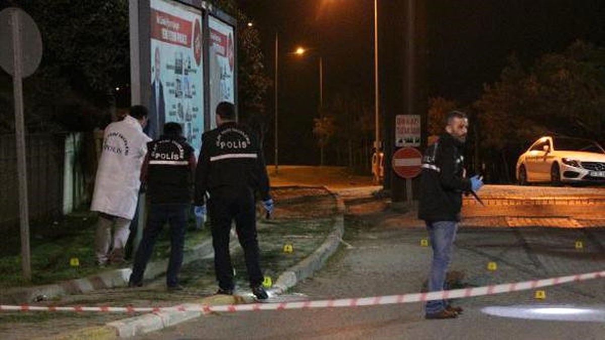 Dha İstanbul - (Yeniden) \'Dur\' İhtarına Uymayan Otomobile Polis Ateş Açtı: 2 Ölü, 1 Yaralı