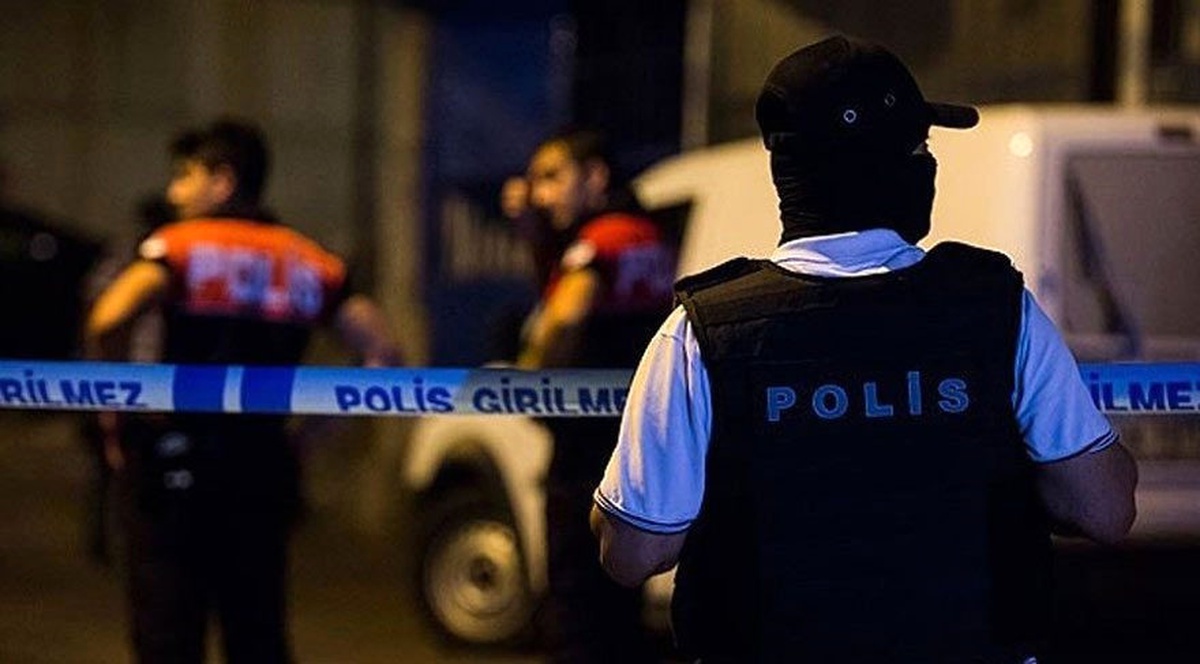 Dur\' İhtarına Uymayan Otomobile Polis Ateş Açtı: 2 Ölü, 1 Yaralı