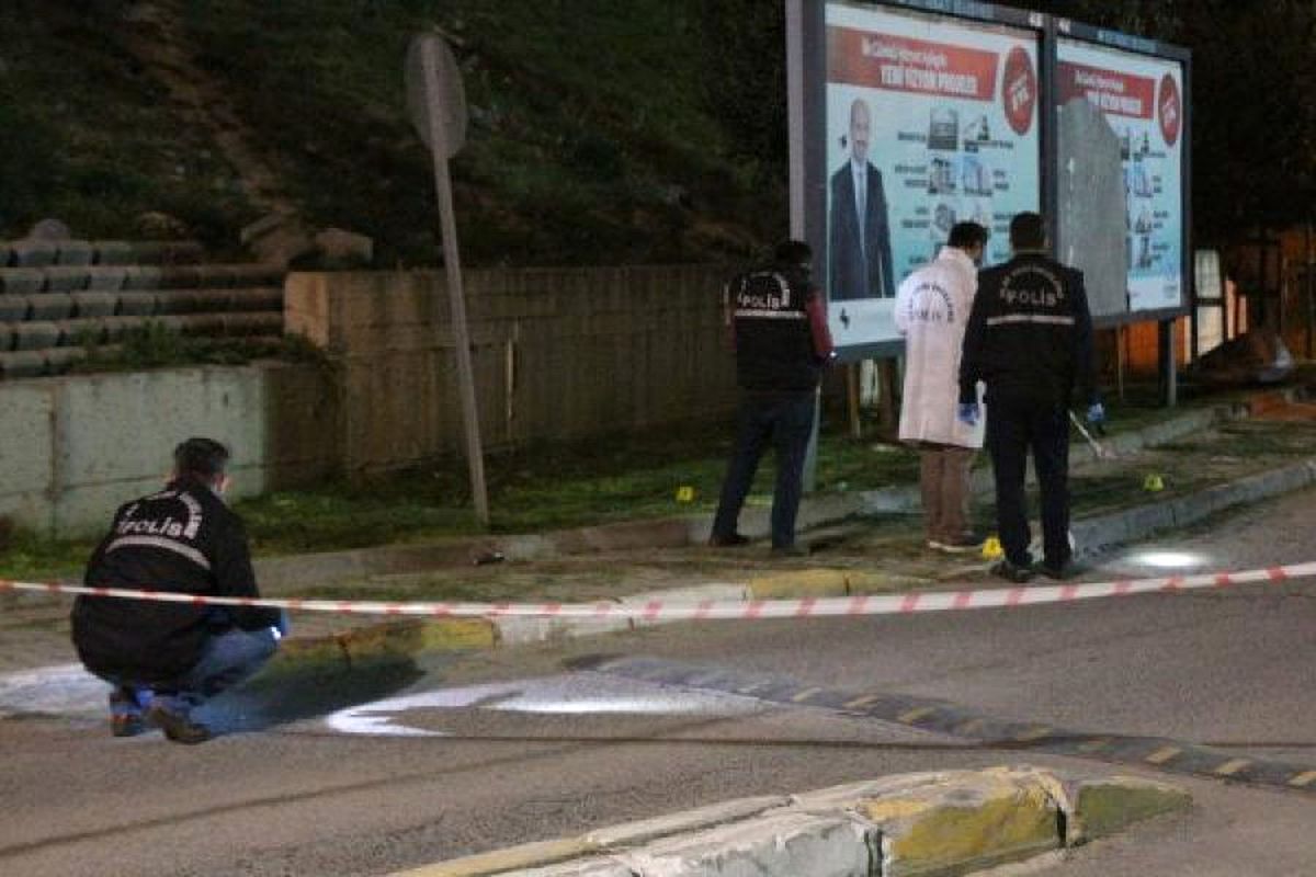 \'Dur\' İhtarına Uymayan Otomobile Polis Ateş Açtı: 2 Ölü, 1 Yaralı