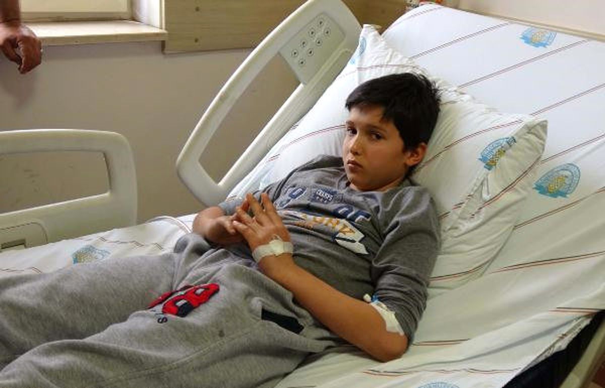 Duvardan Atlarken Karnına Demir Saplandı