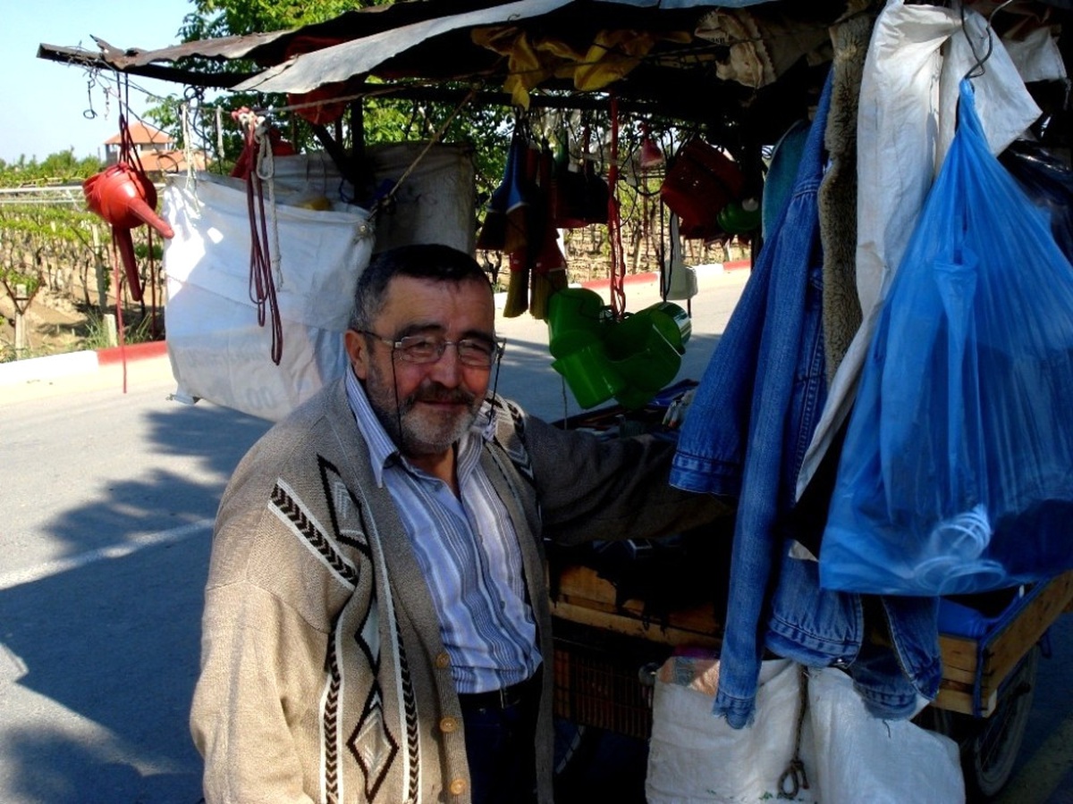Ekmek Parası İçin Her Gün 20 Kilometre Yürüyor