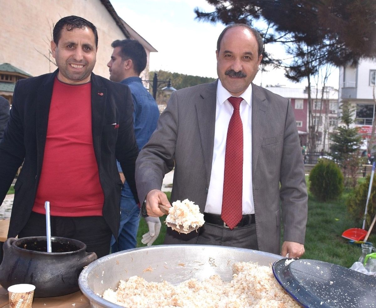 Genç\'te Öğrenciler Yararına Kermes
