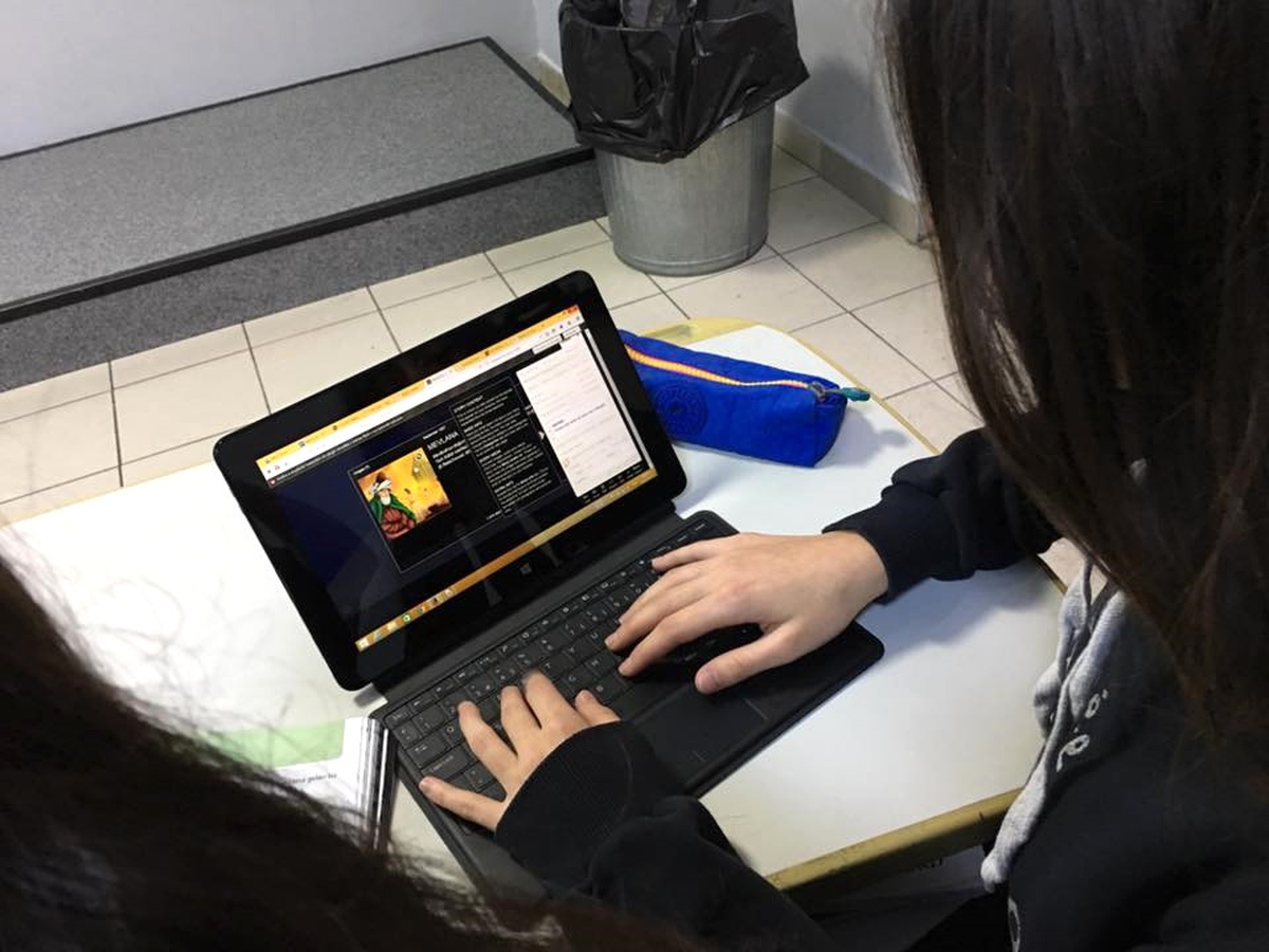 Gençler Derslere Video İzleyerek Hazırlanıyor