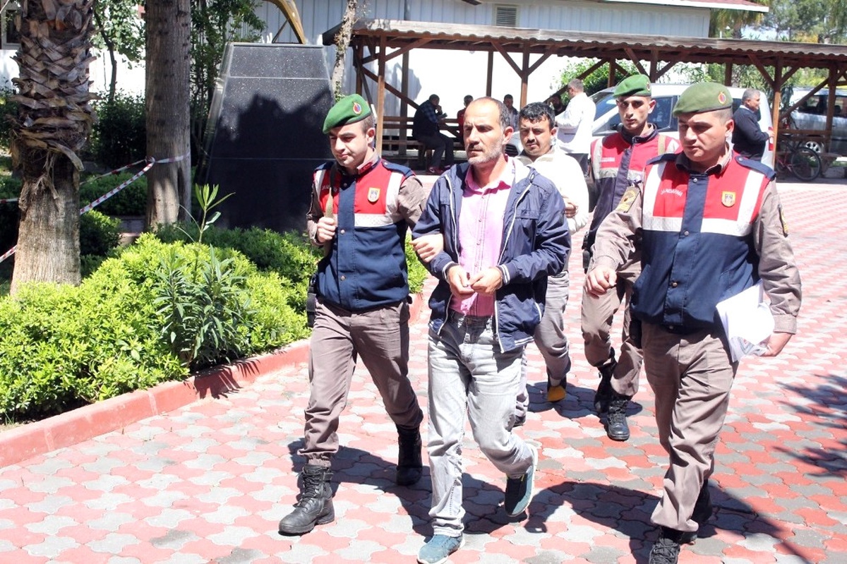 Hava Yastığının İçinden 29 Adet Uyuşturucu Hap ve 30 Gram Kubar Esrar Çıktı