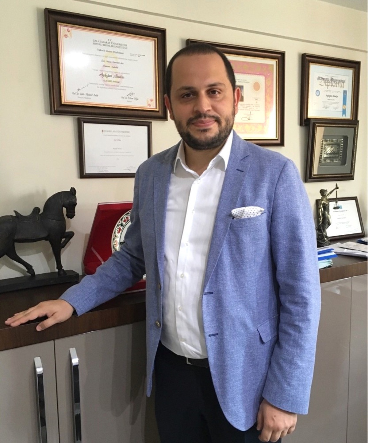 Hukukçu Ahıakın, "Cumhurbaşkanlığı Sistemi Ülkemize Refahı Getirecektir"