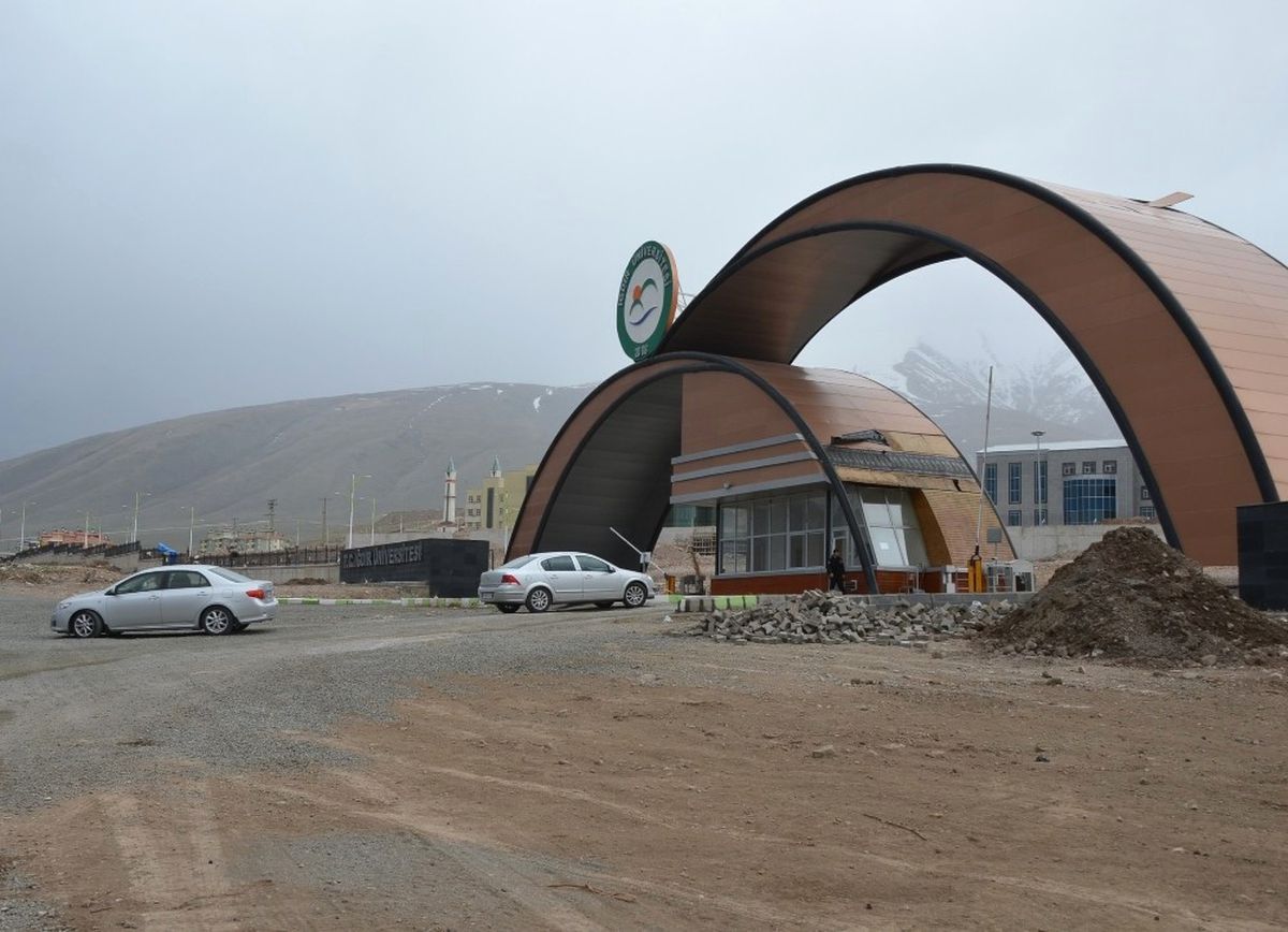 Iğdır\'da Şiddetli Rüzgar Çatıları Uçurdu