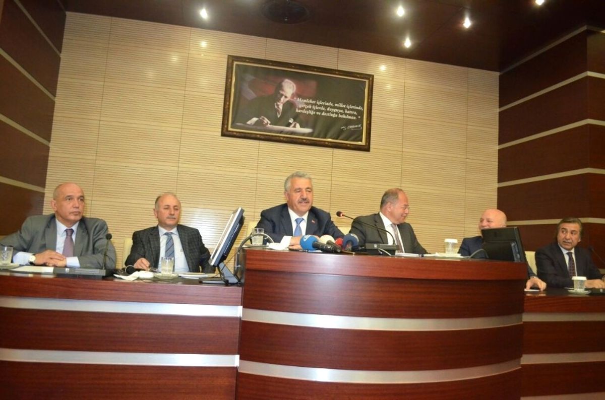 Ilıcalı\'nın Tramvay Projesine Bakan Arslan\'dan Destek