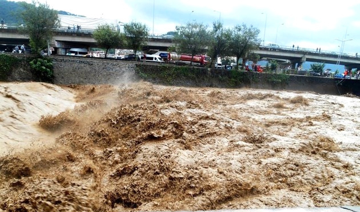 İran\'da Sel Felaketi: 3 Ölü, 12 Kayıp