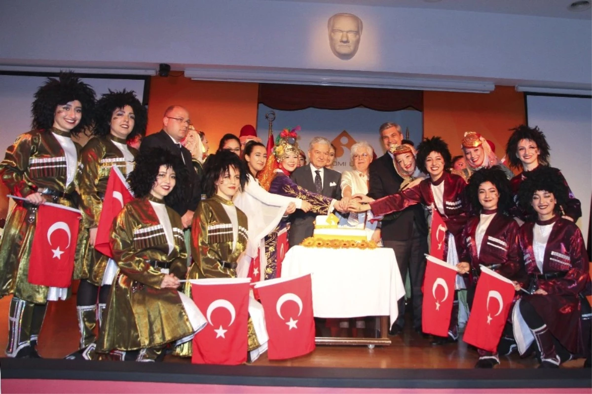 İzmir Ekonomi 16. Yılını Kutladı