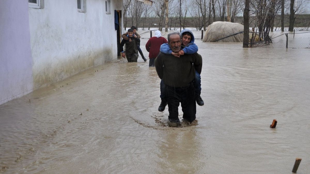 Karasu Taştı, Evler Su Altında Kaldı