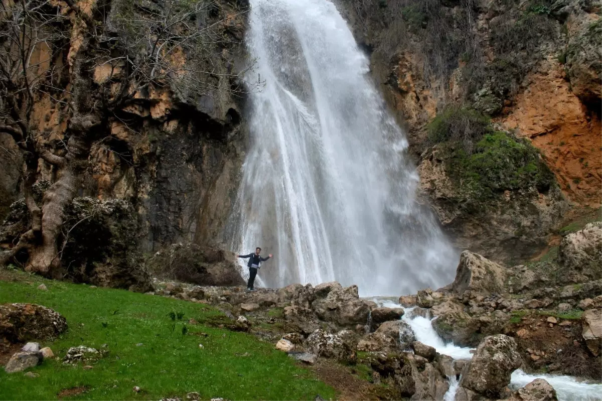 Sağanak Sonrası Dev Şelaleler Oluştu