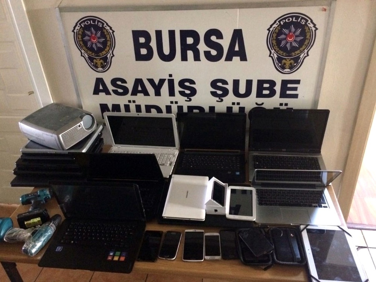 Suç Makinesi Önce Kameraya, Sonra Polise Yakalandı