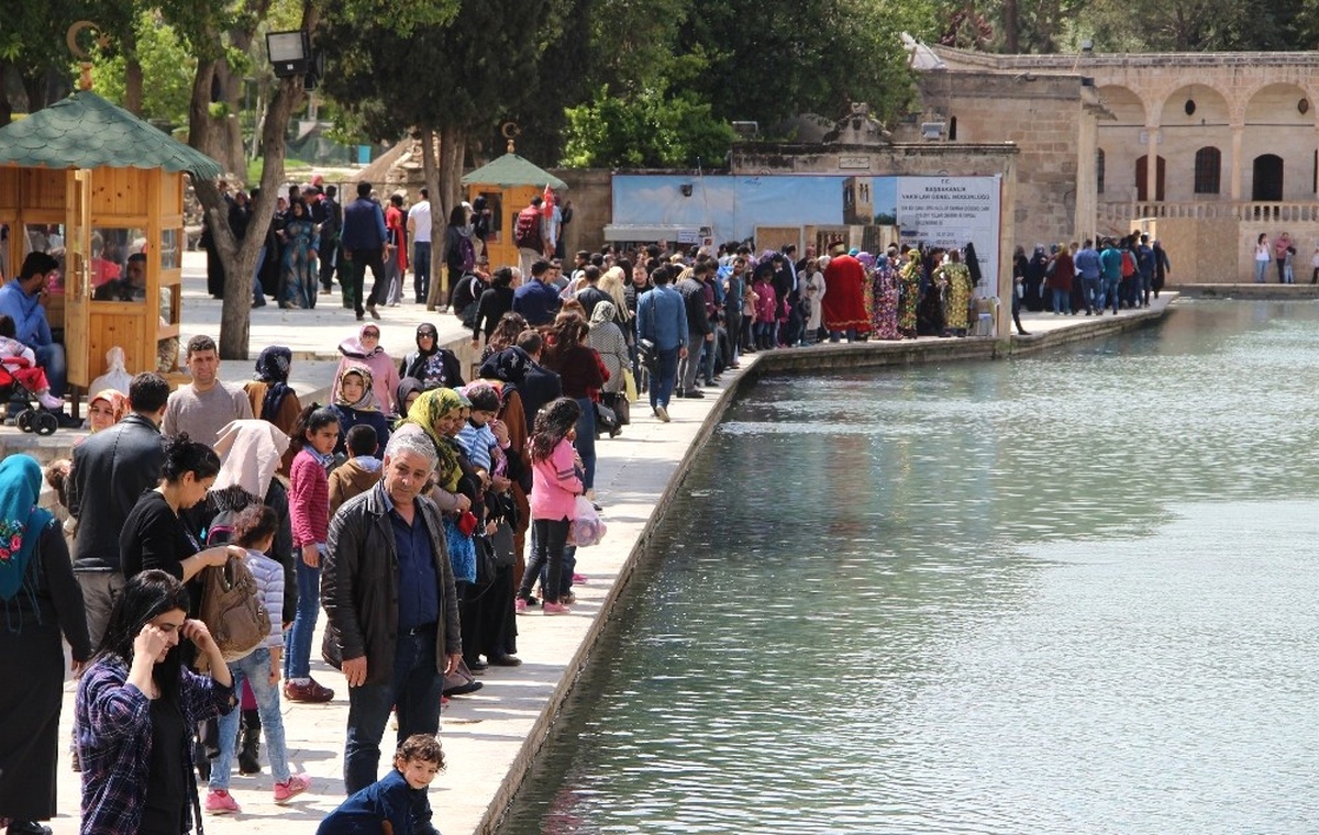 Tarihi Turistik Balıklıgöl\'e Ziyaretçi Akını