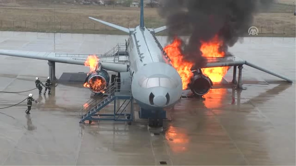 Uçak Yangınlarına Simülatörle Hazırlanıyorlar (2)