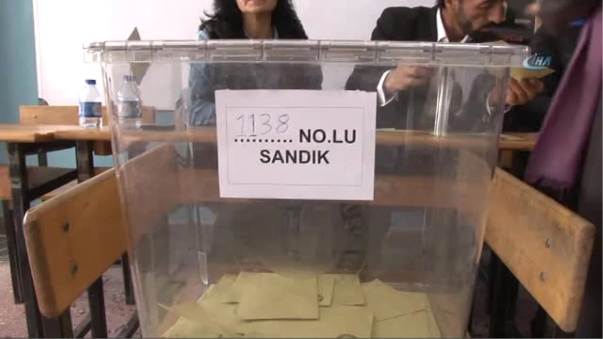 10. Cumhurbaşkanı Sezer, Referandumda Oy Kullandı