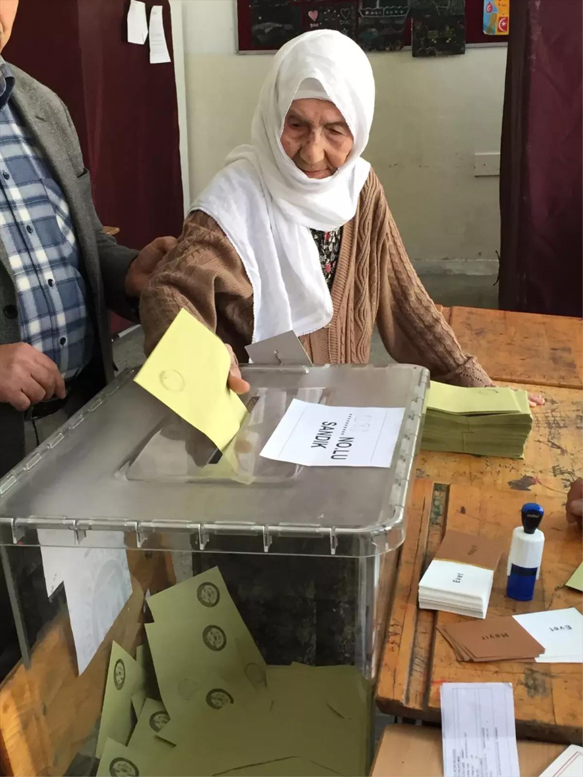 100 Yaşında Sandığa Gitti