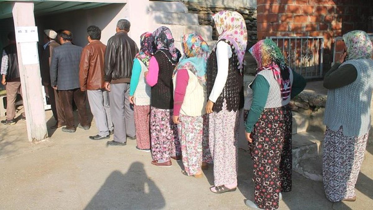 12 Seçmenin Oy Kullanma İşlemi 12 Dakika Sürdü
