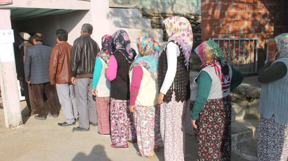 12 Seçmenli Mahallede Oy Kullanma İşlemi Tamamlandı (2)