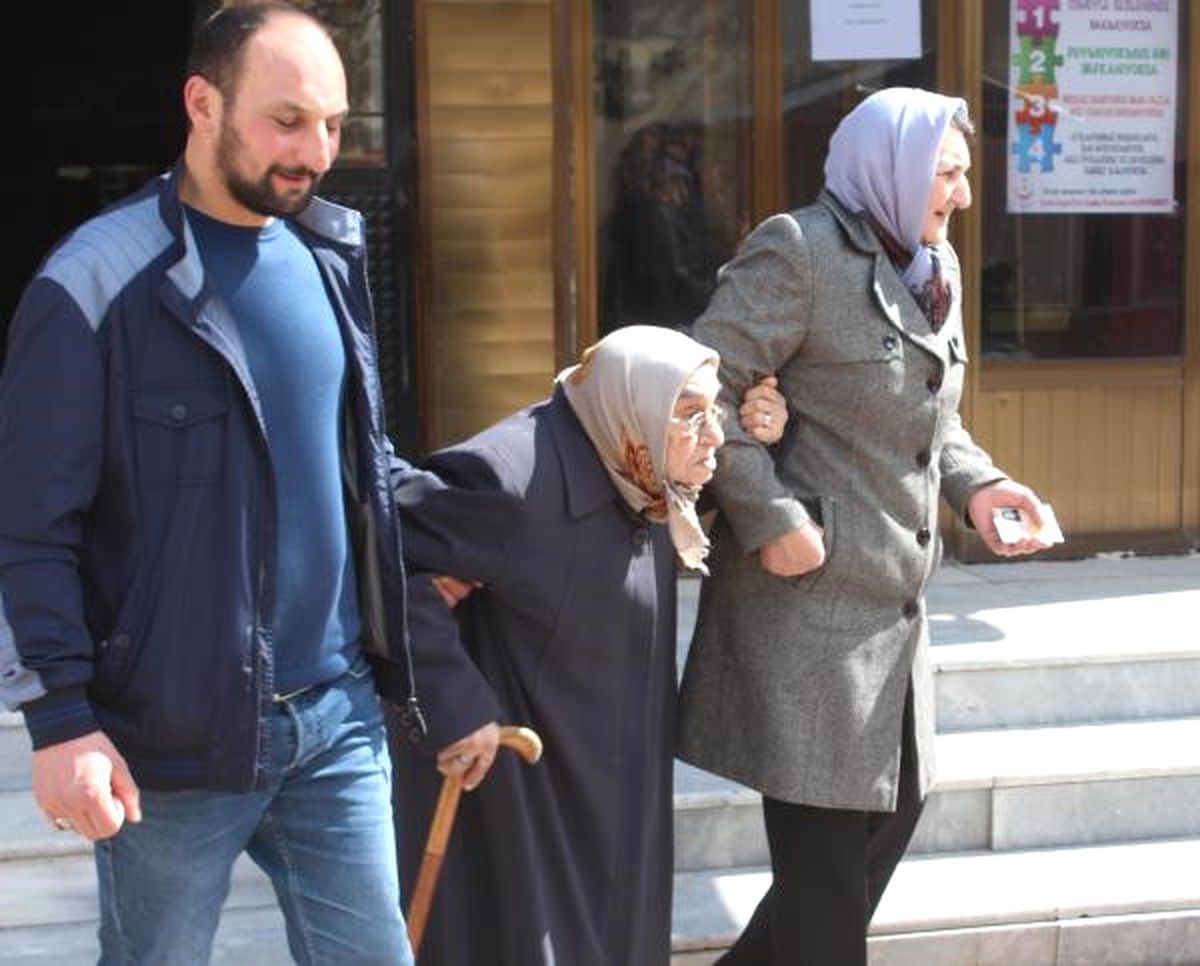 97 Yaşındaki Sandık Başına Gitti