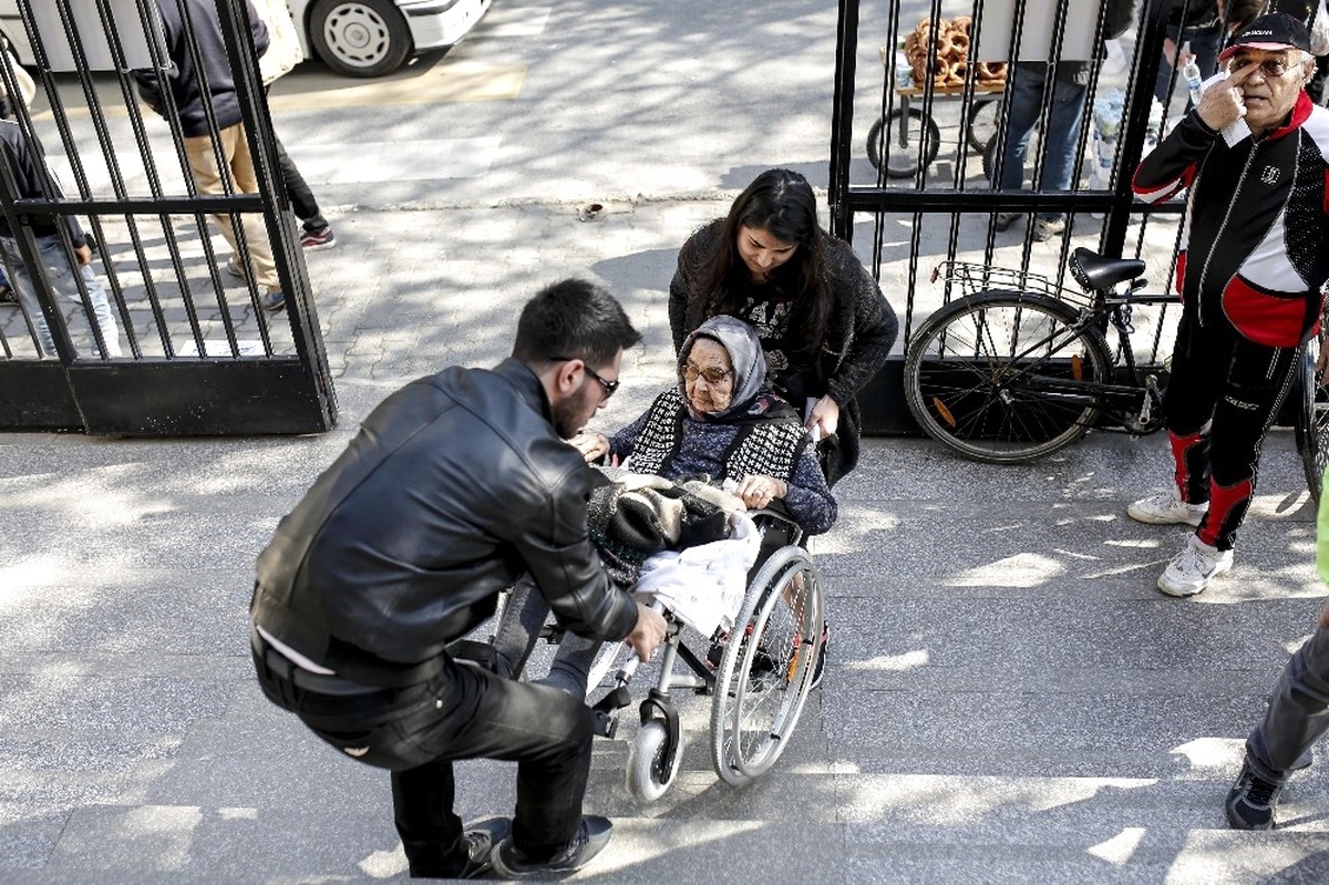 98 Yaşındaki Hayriye Nine Oyunu Kullanarak Örnek Oldu