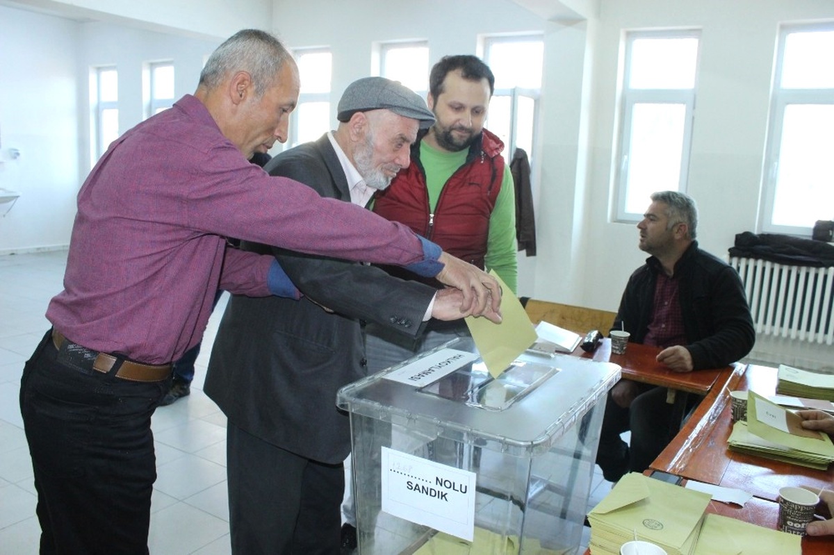 Adıyaman\'da Oy Verme İşlemleri Sürüyor
