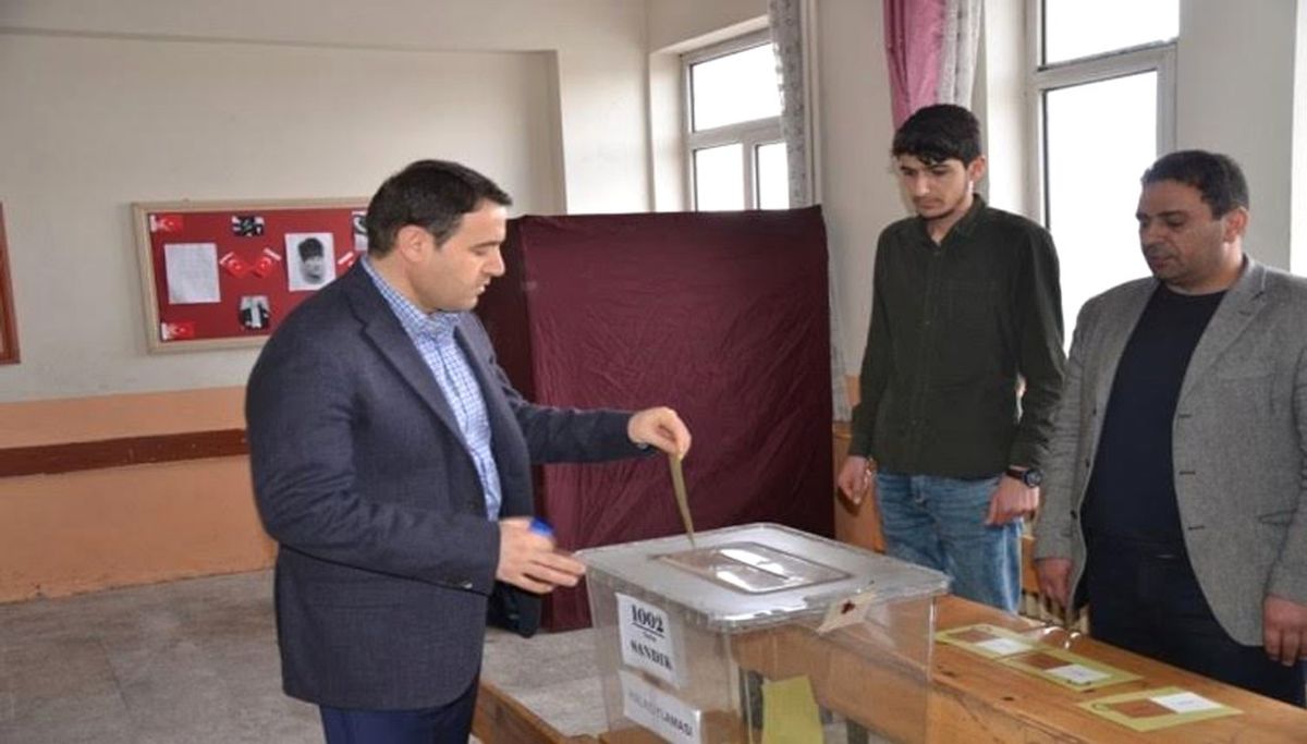 Ağrı Valisi Musa Işın Oyunu Kulandı