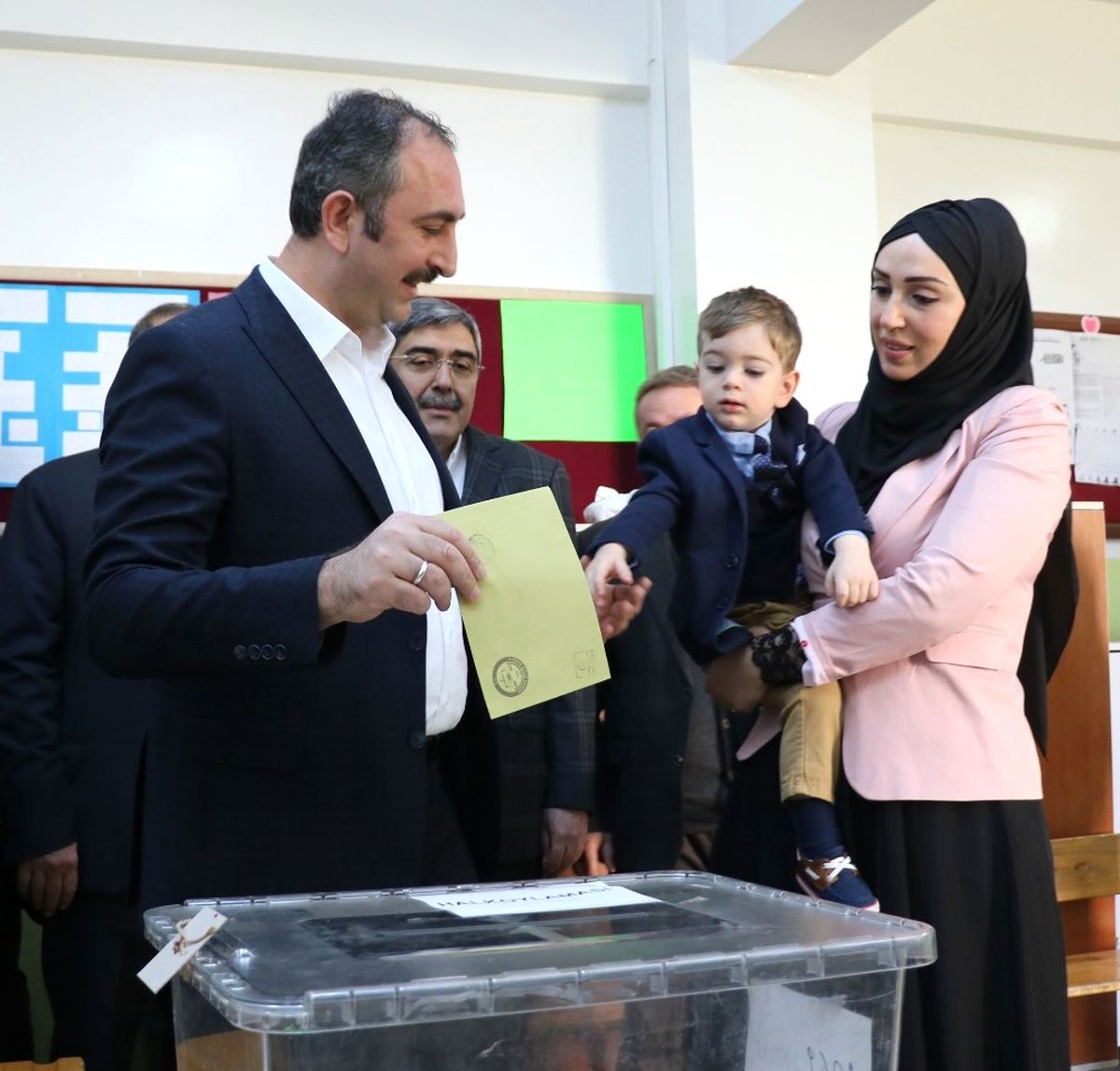 AK Parti Genel Sekreteri Abdülhamit Gül, Oyunu Kullandı