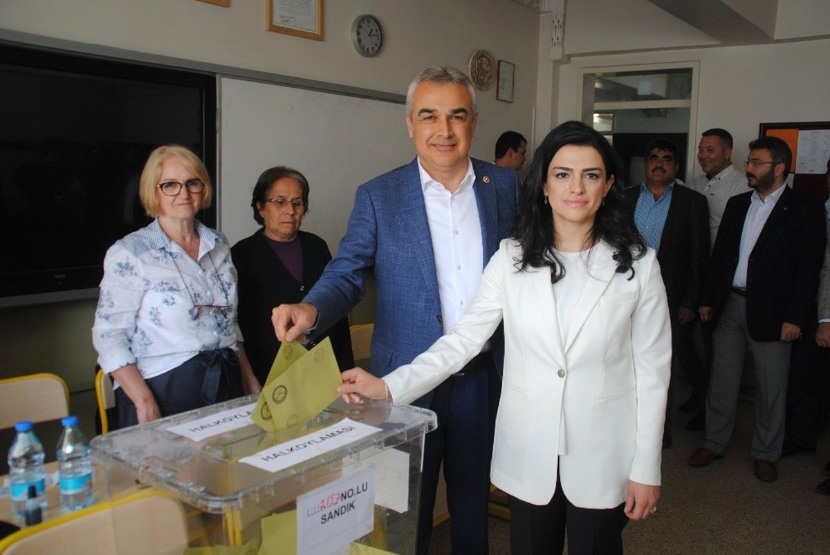 AK Parti\'li Savaş Oyunu Kullandı