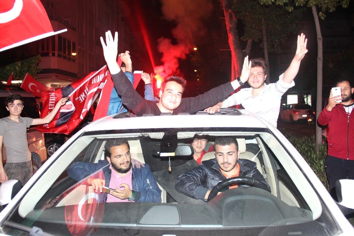Alanya\'da Referandum Kutlaması Başladı