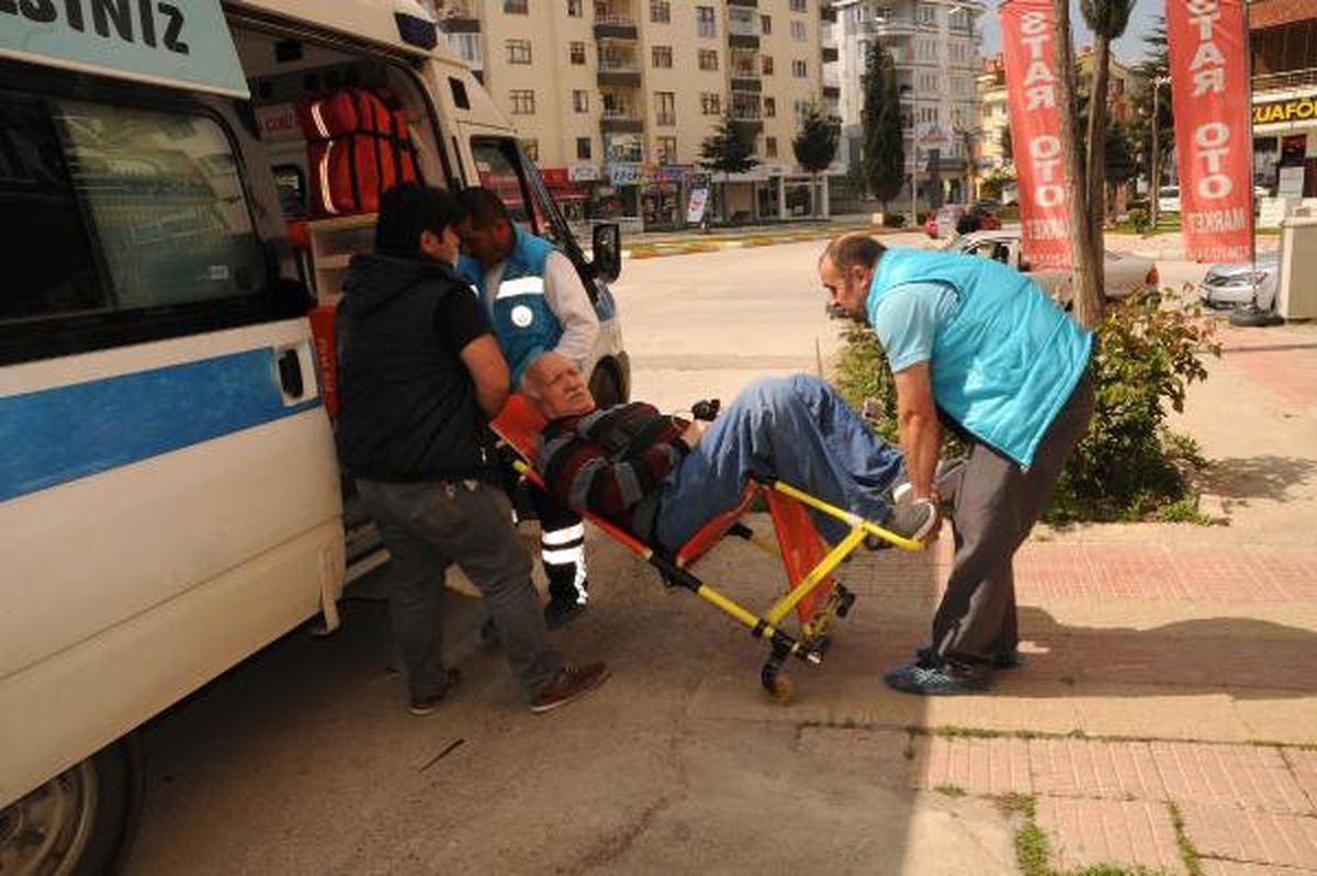 Ambulans ile Oy Kullanmaya Götürüldü