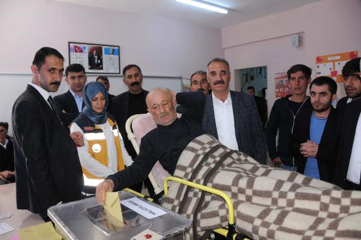 Ambulansla Getirildiği Sandıkta Sedye Üzerinde Oyunu Kullandı