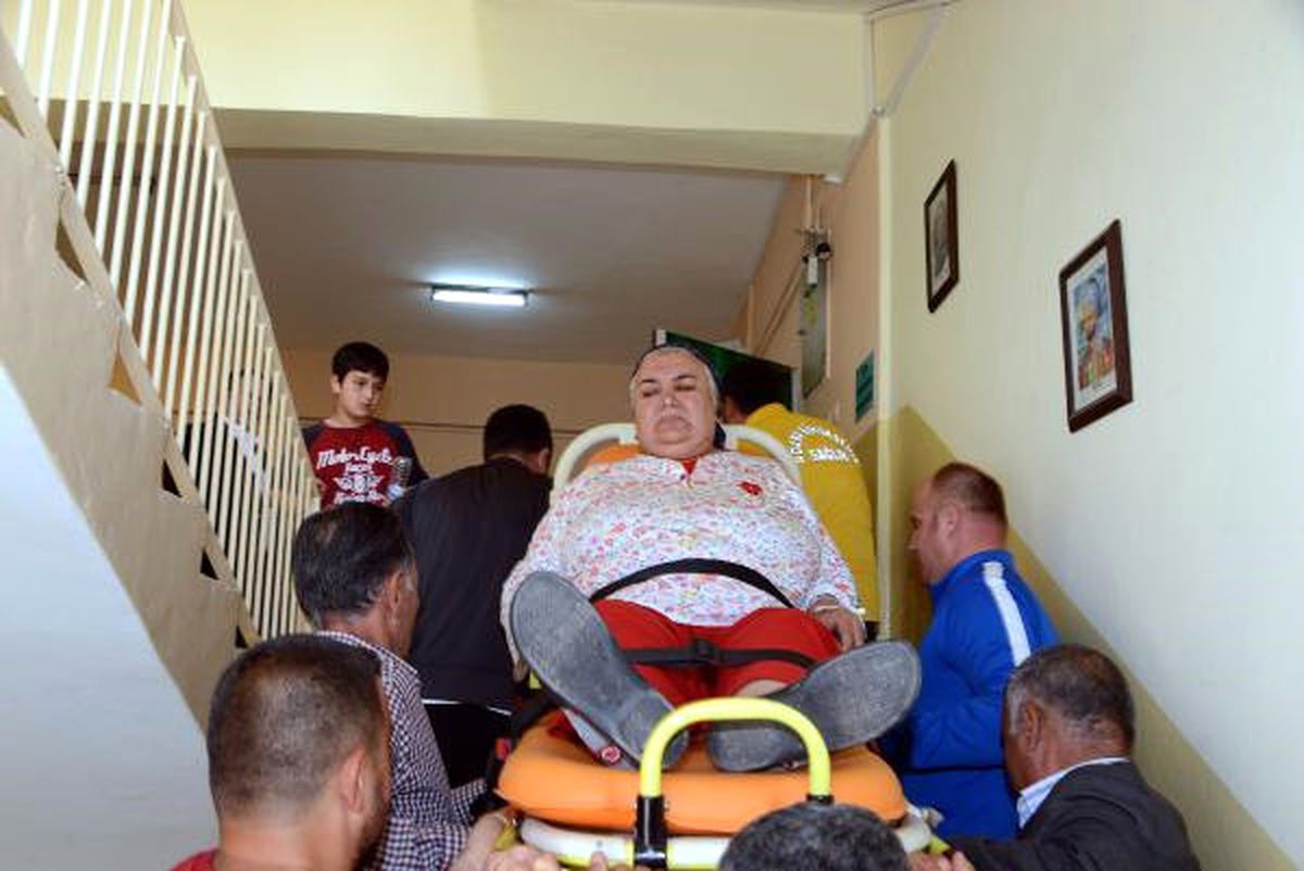 Ambulansla Sandığa Gidip Sedyeyle Oyunu Kullandı