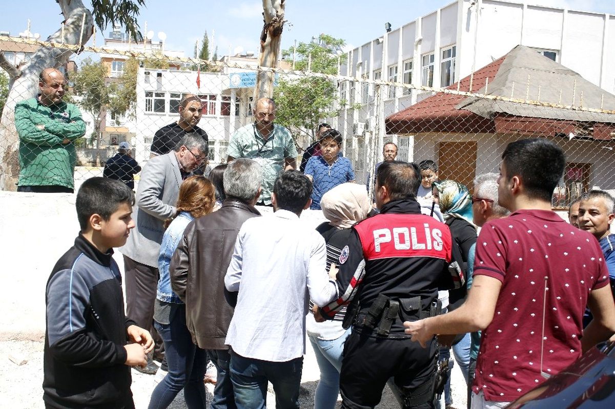 Antalya\'da Trafik Kavgası Karakolda Bitti