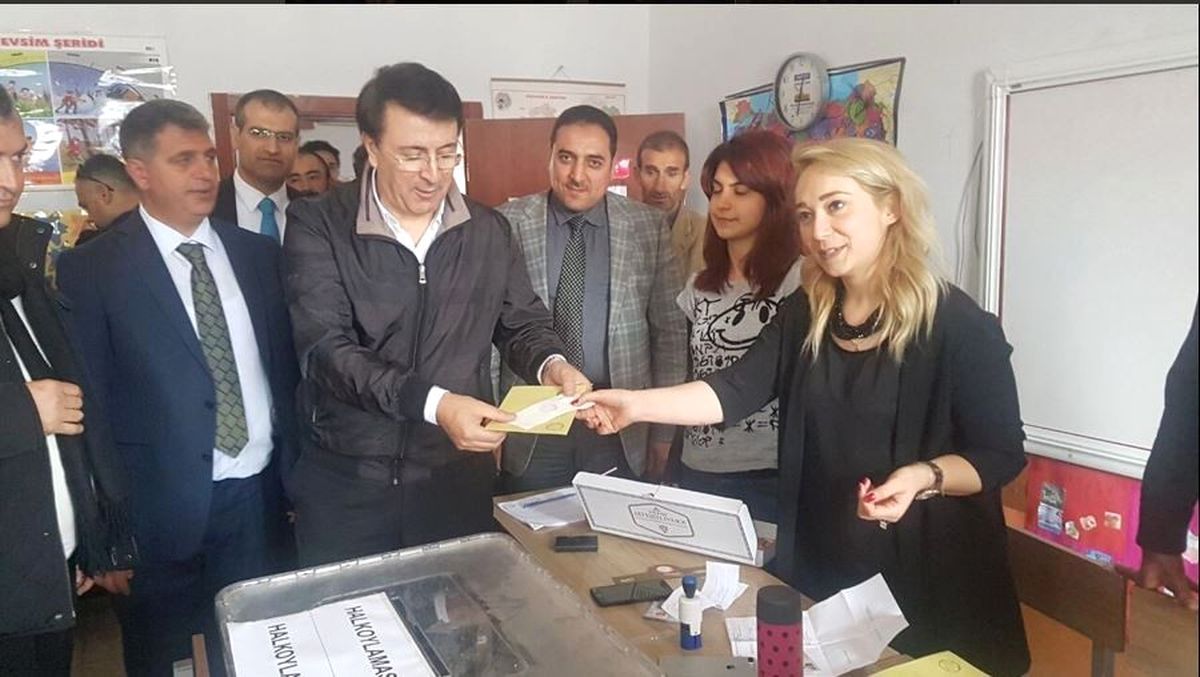 Aydemir Oyunu Karayazı\'da Kullandı