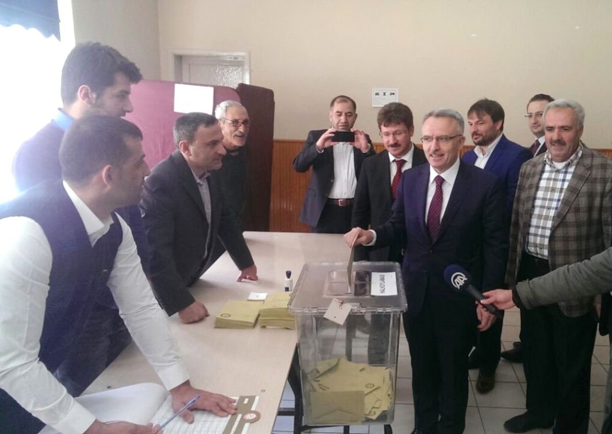 Bakan Ağbal Oyunu Bayburt\'ta Kullandı