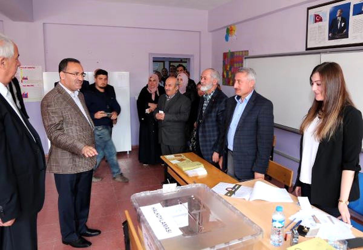 Bakan Bozdağ Oyunu Akdağmadeni\'nde Kulandı