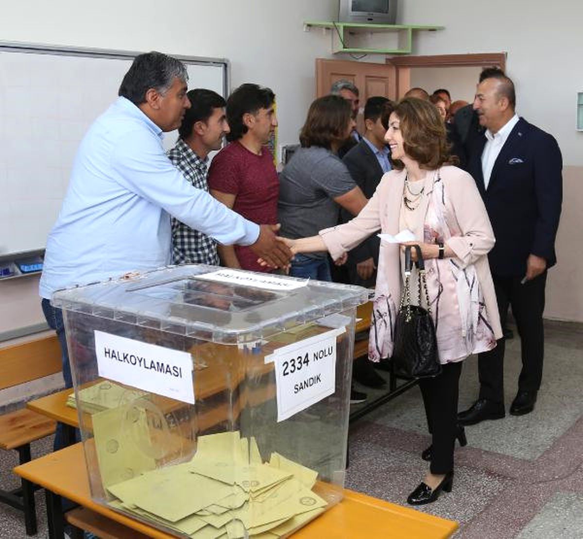 Bakan Çavuşoğlu Oyunu Kullandı
